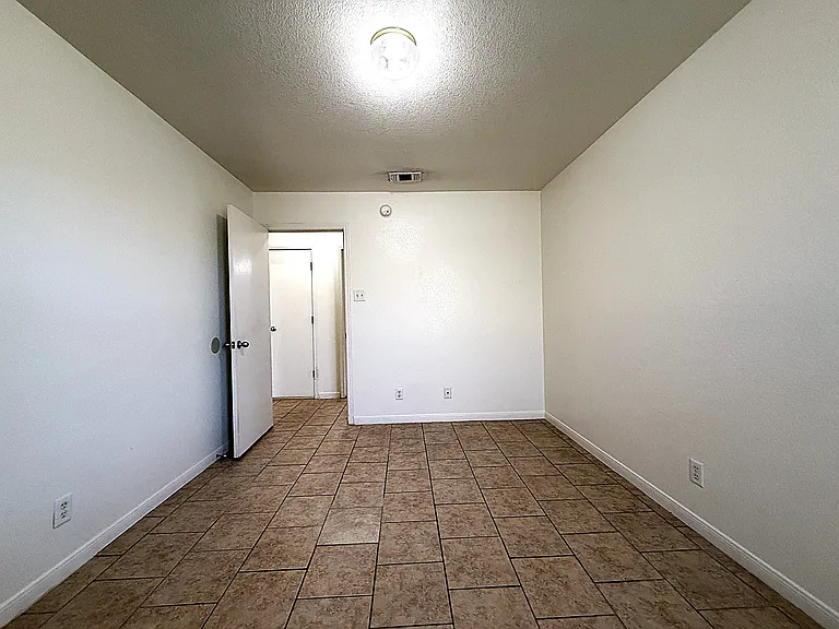 1304 Cinch Dr #B — Photo 20