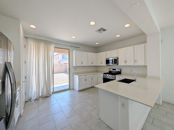 3rd image of 9509 W Sells Dr