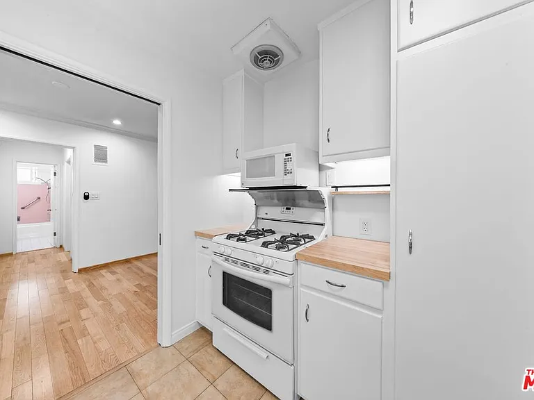 927 6th St #3 — Photo 4