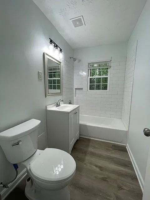 2 bed, 1.0 bath, 700 sqft, $1,250 — Photo 1