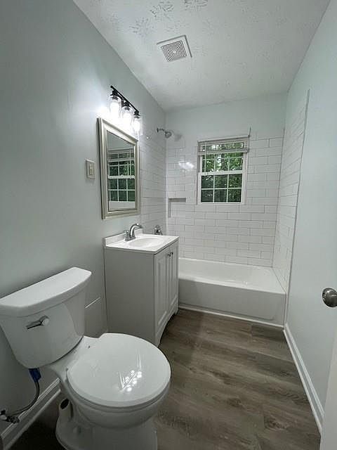 1st image of 665 Barnes Dr SW APT 4