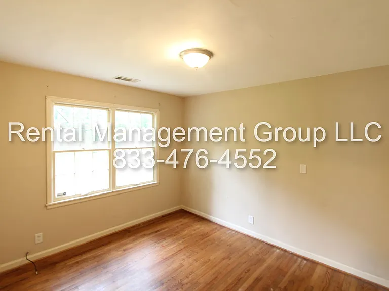 201 Rose Dr — Photo 7