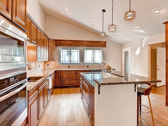 Brand new kitchen & pantry