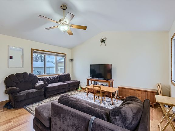 5th image of 1101 Plaza Dr