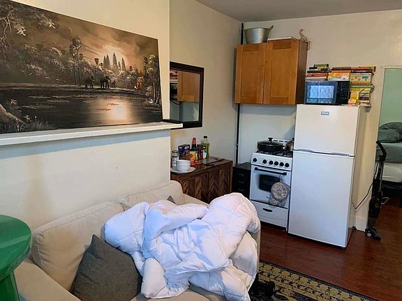 2nd image of 328 E 6th St APT 11