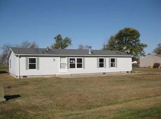 6 Juliana Dr, Ridge Farm, IL 61870