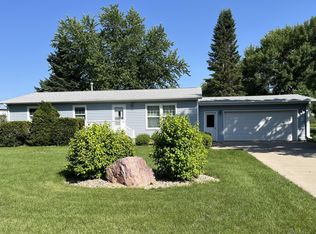 1717 Langley St, Windom, MN 56101