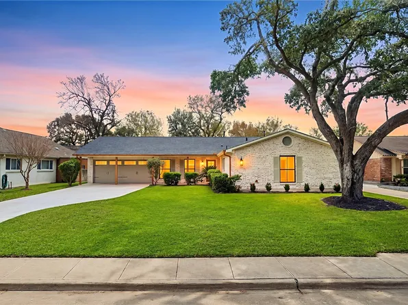 2311 Stoney Brook Dr, Houston, TX 77063