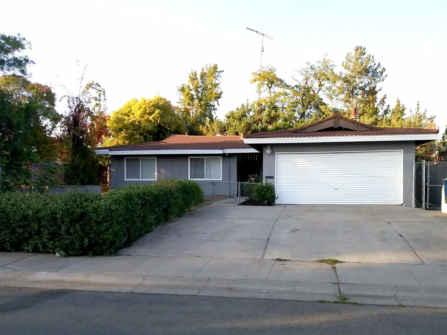 1935 67th Ave photo 1