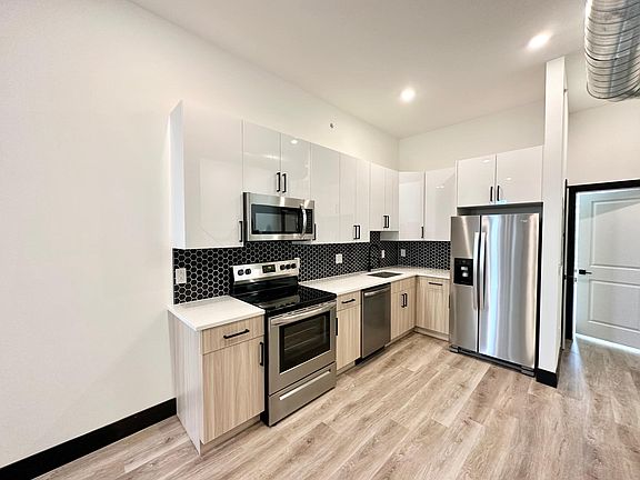 2nd image of 105 Callowhill St #U4