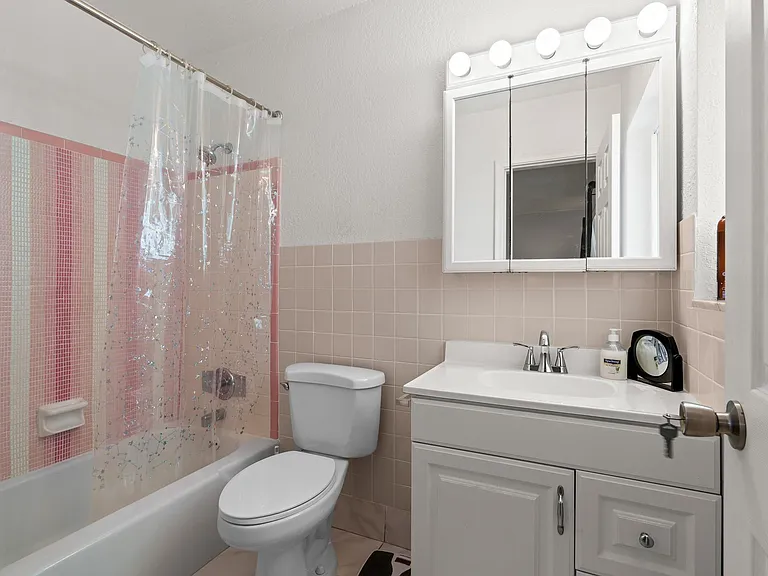 2100 NE 38th St #243 — Photo 25