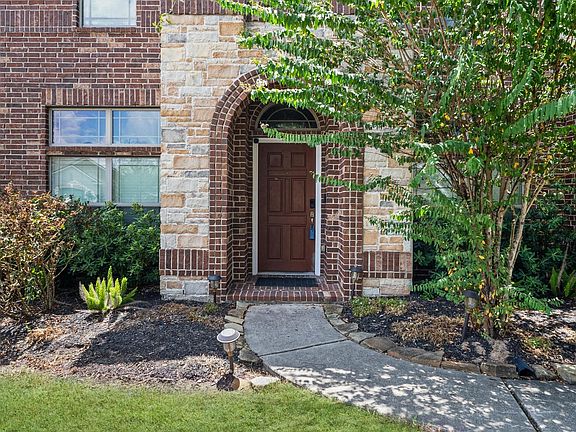 4th image of 9803 Lynnrose Springs Dr