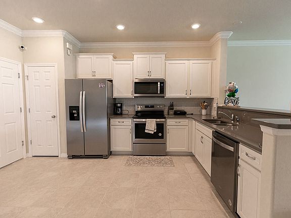 5th image of 3792 Plainview Dr
