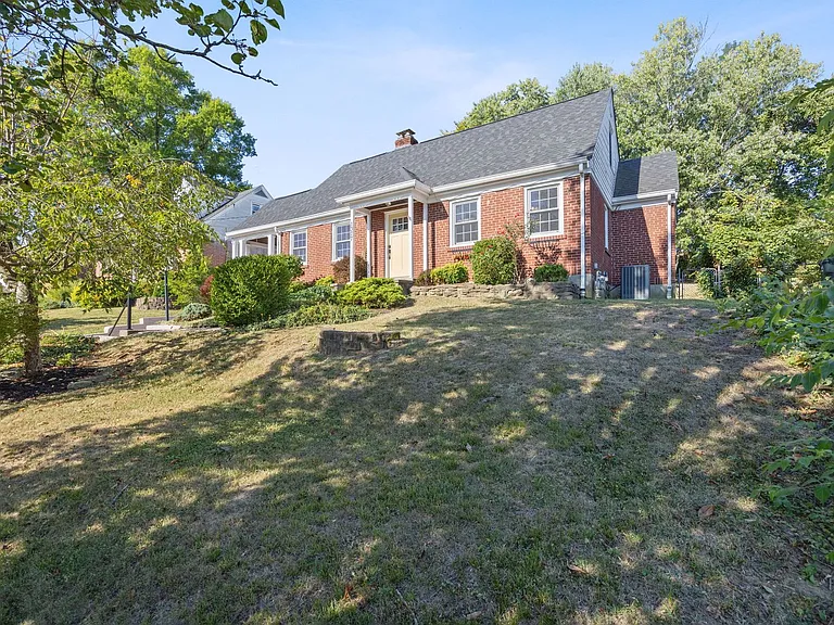 1377 Collinsdale Ave — Photo 2