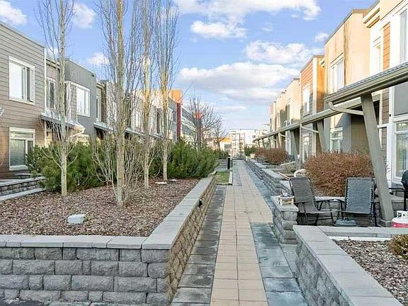 3rd image of 10 Westpark Line SW #216