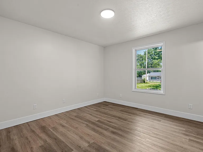 2020 Kildare Ave — Photo 14