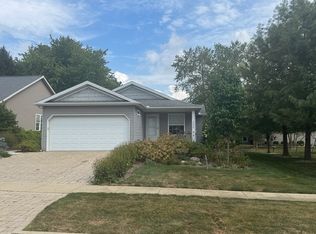 2404 Treeline Dr, Bloomington, IL 61704