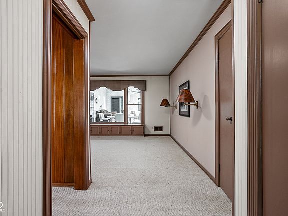 4th image of 426 Oakwood Dr