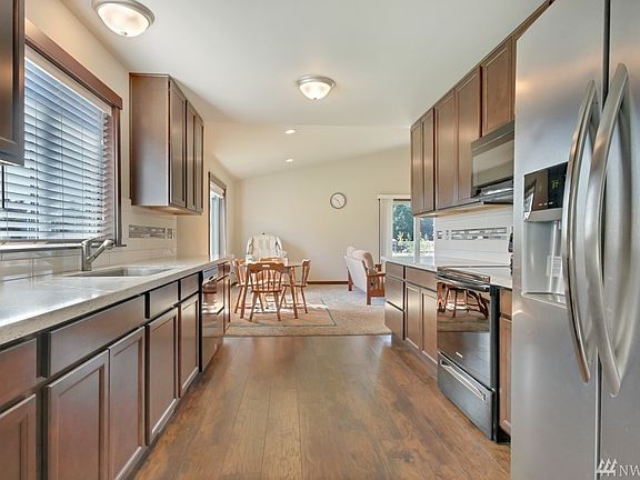 5th image of 2914 201st Street Ct E