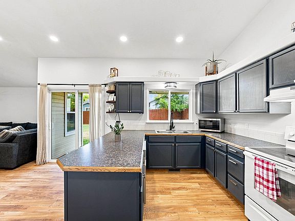 4th image of 2808 Fox Pl