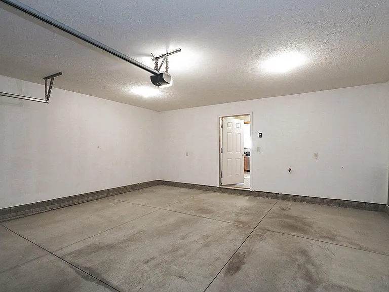6148 Oakley St — Photo 41