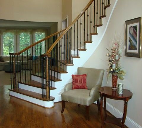 2nd image of 405 Oak Brook Ct SE