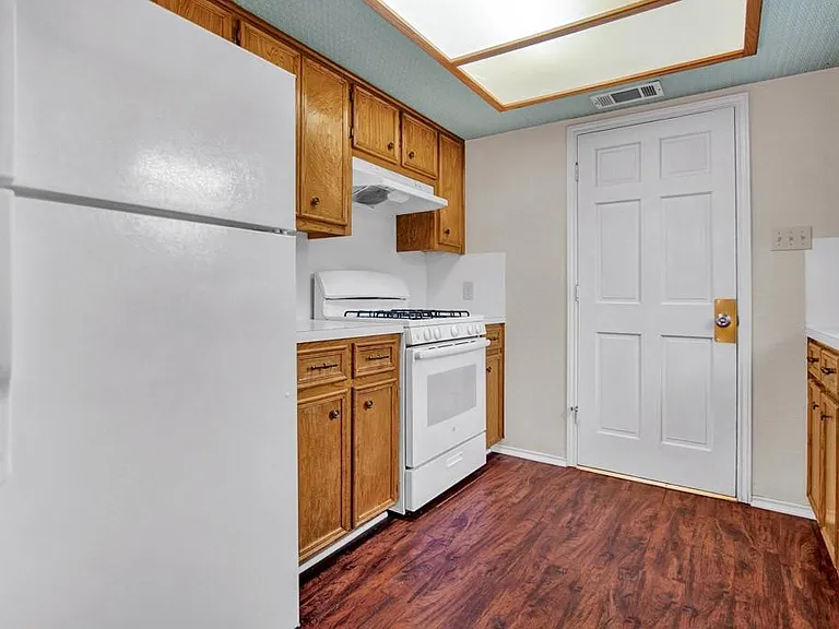 1101 Cresswell Dr — Photo 18