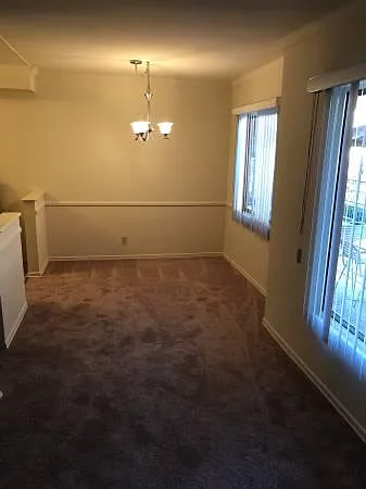 275 S Marengo Ave — Photo 2