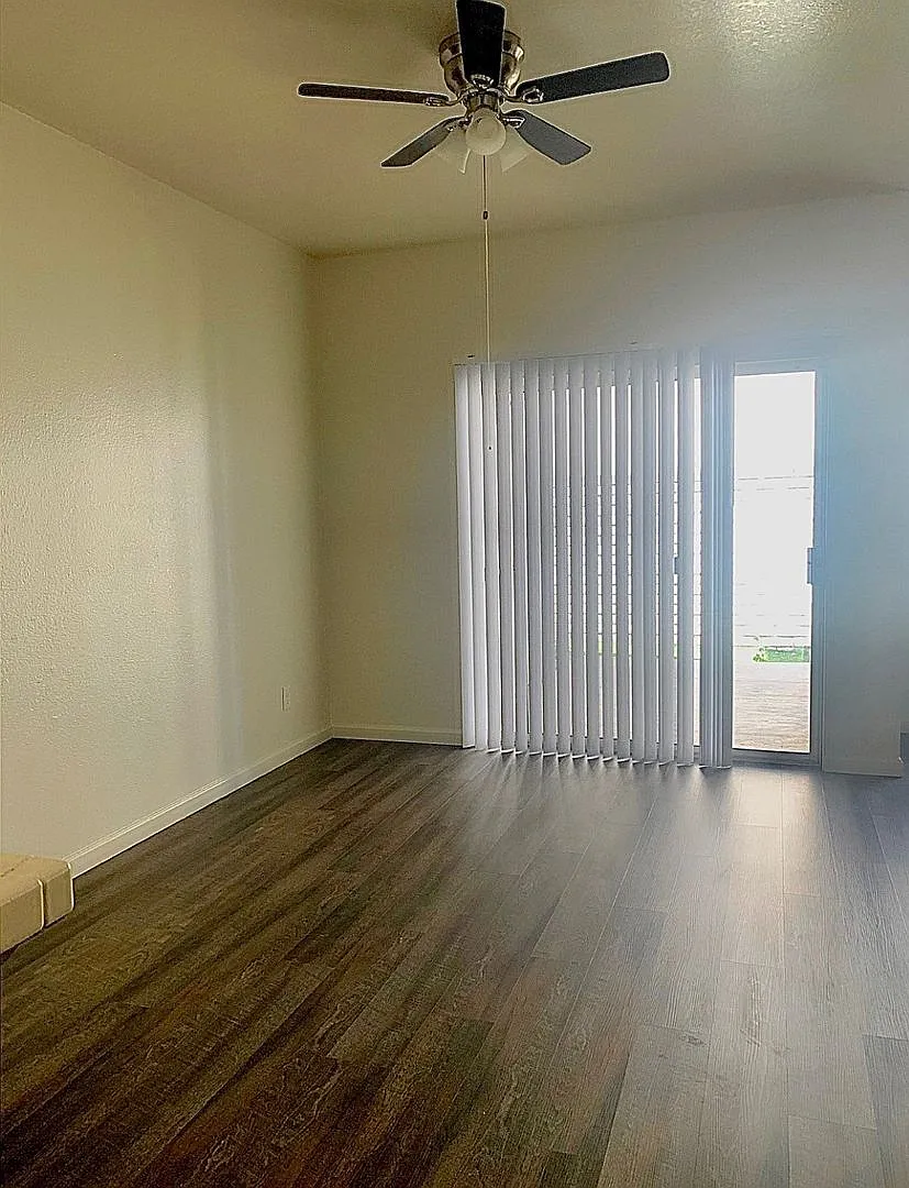 Building Photo - 118 E Escalon Ave