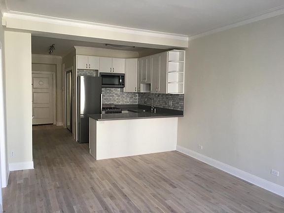 4th image of 2165 Larkin St #00014