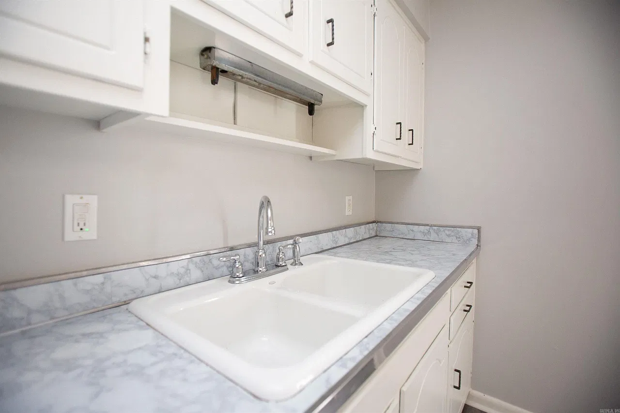 3 bed, 1.5 bath, 1275 sqft, $1,500 — Photo 4