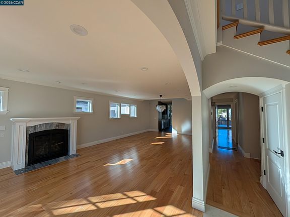 4th image of 634 Neilson St
