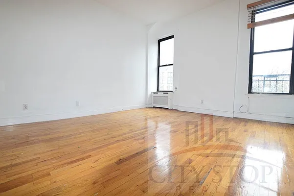 Rented by City Stop Realty | media 3