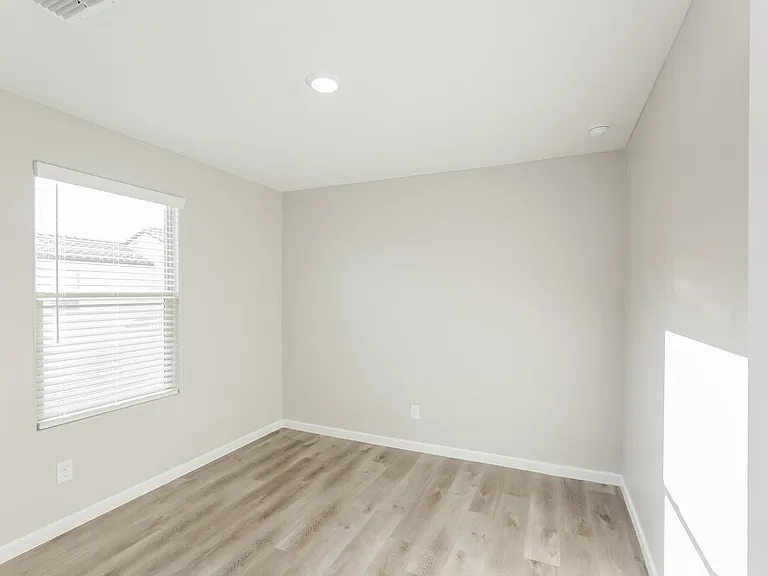 8039 W Agora Ln — Photo 14