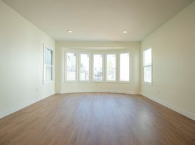 1038 S Westmoreland Ave