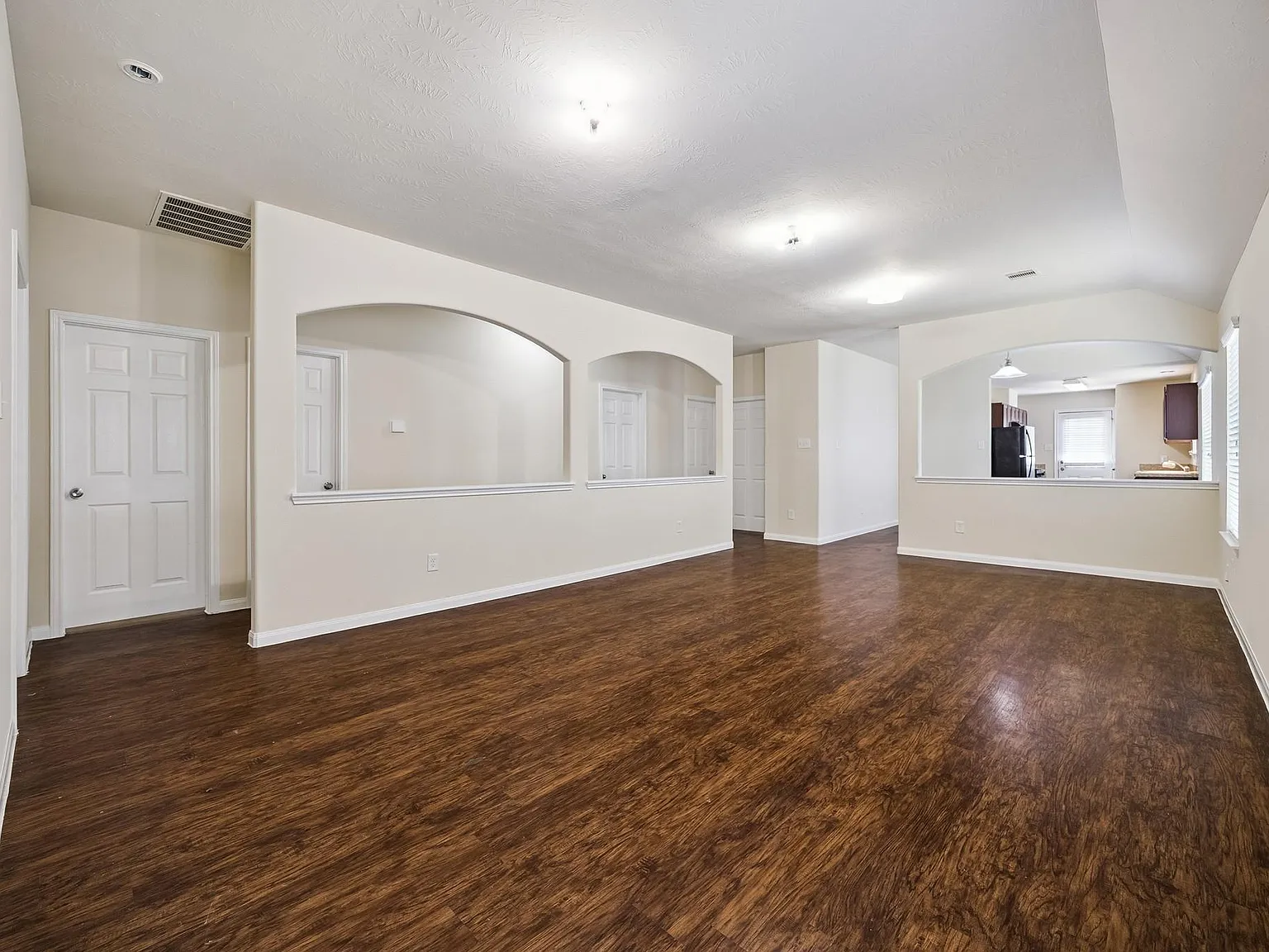 4 bed, 2.0 bath, 1650 sqft, $1,850 — Photo 2