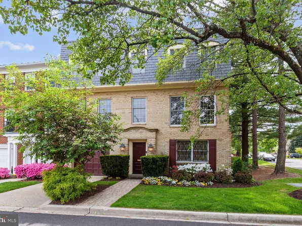 2727 Unicorn Ln NW, Washington, DC 20015