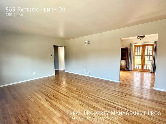 4th image of 869 Patrick Henry Dr