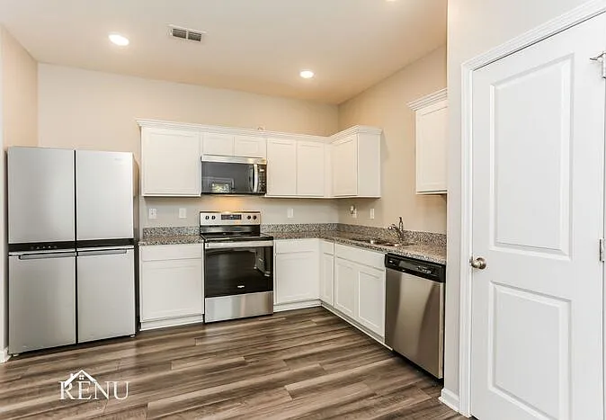 3 bed, 2.5 bath, 1386 sqft, $2,040 — Photo 3