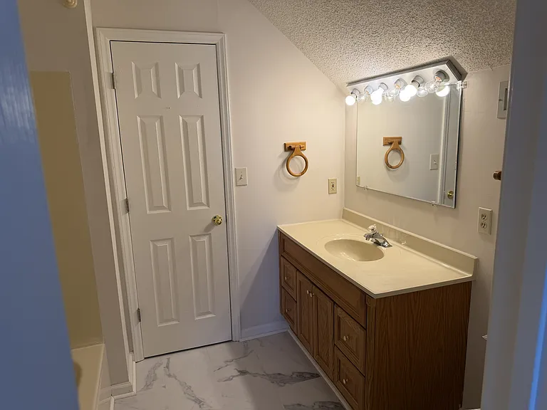 714 Thornbird Cir — Photo 16