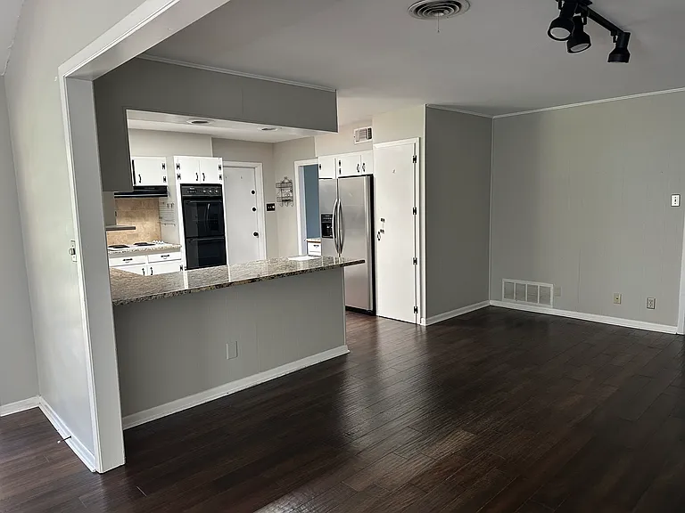 Donella Dr — Photo 6