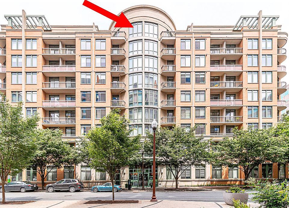 1st image of 3625 10th St N Unit 904