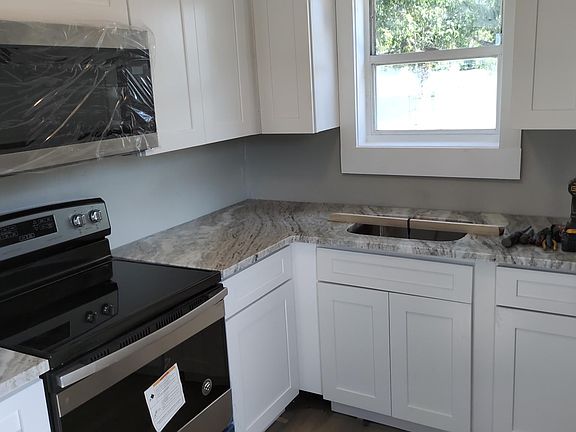 3rd image of 3435 1/2 22nd Ave S