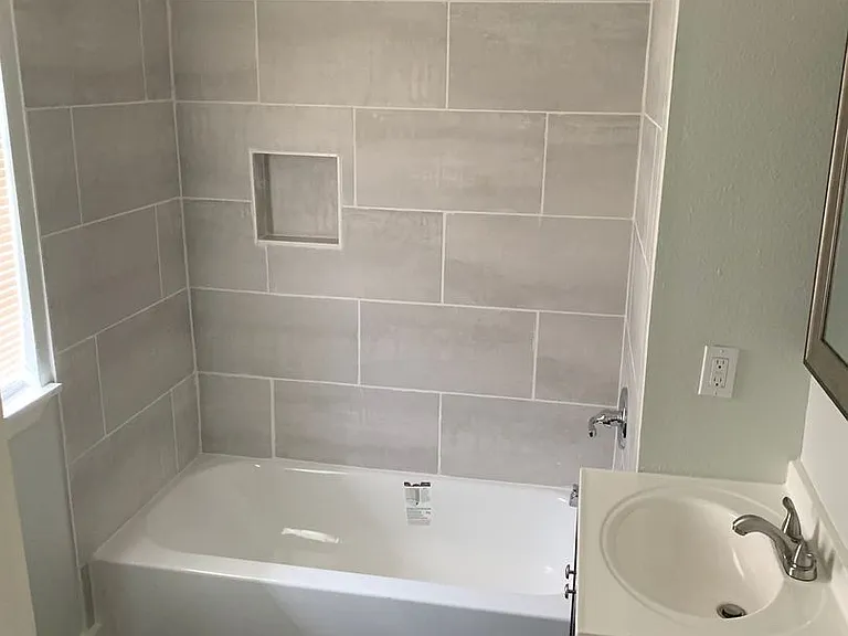 1107 Avenue A — Photo 37
