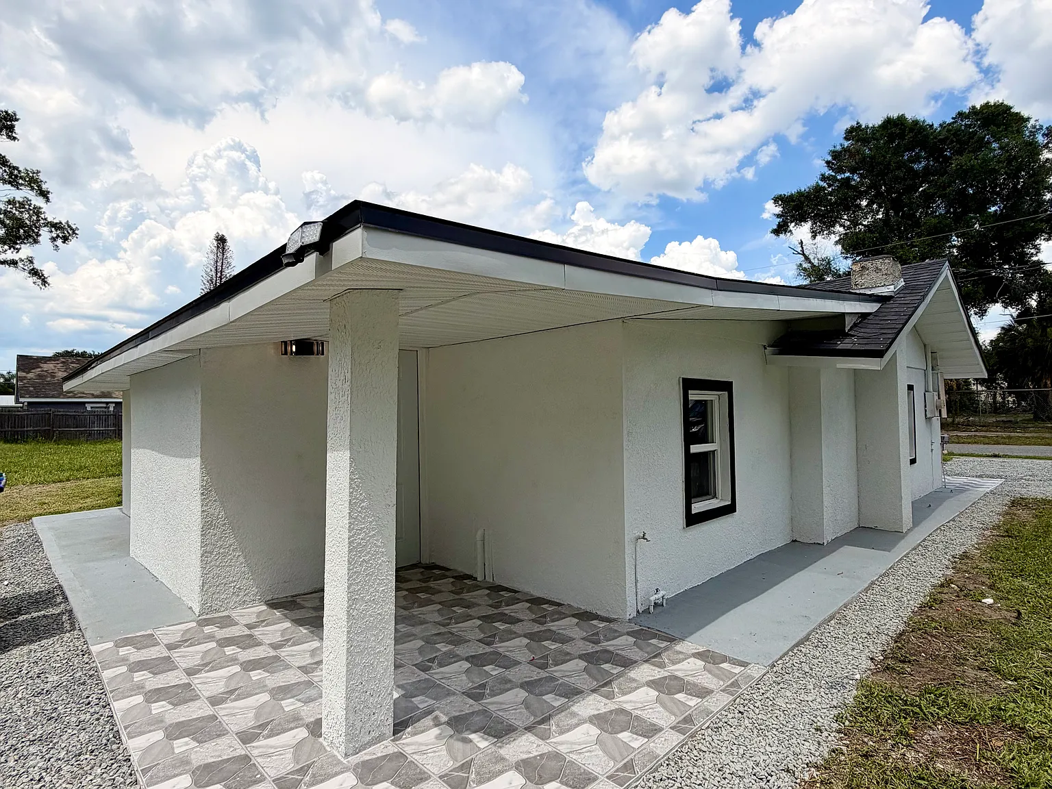 3 bed, 860 sqft, $1,850 — Photo 2