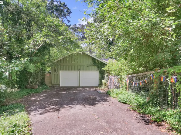 1340 Spyglass Dr, Eugene, OR 97401