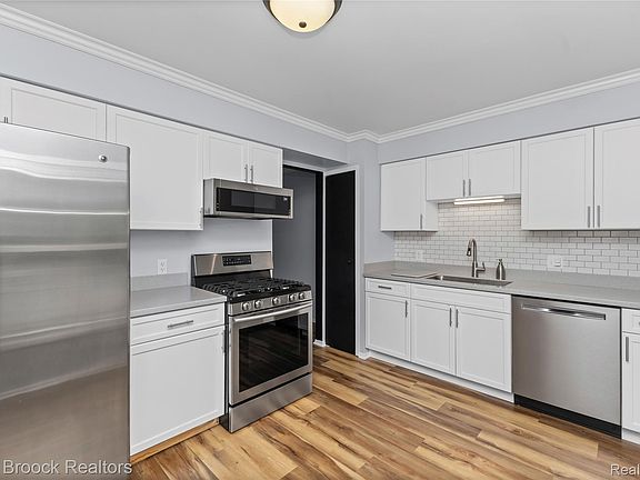 4th image of 1157 Pine Ridge Ct