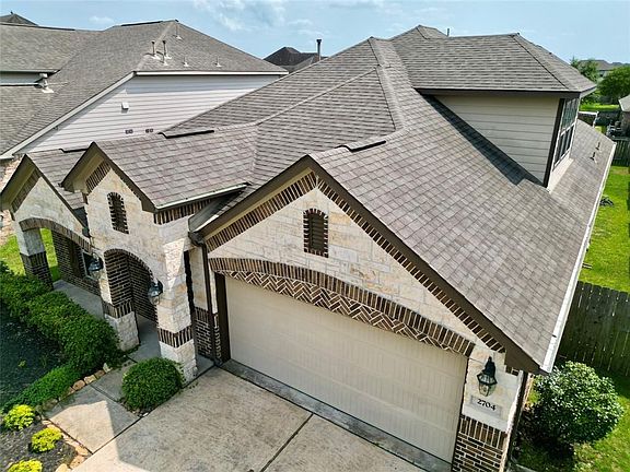 3rd image of 2704 Camden Hill Ln
