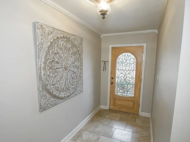 7634 Oakmount Dr — Photo 5