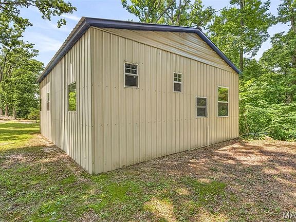3rd image of 6660 Goldenrod Ln